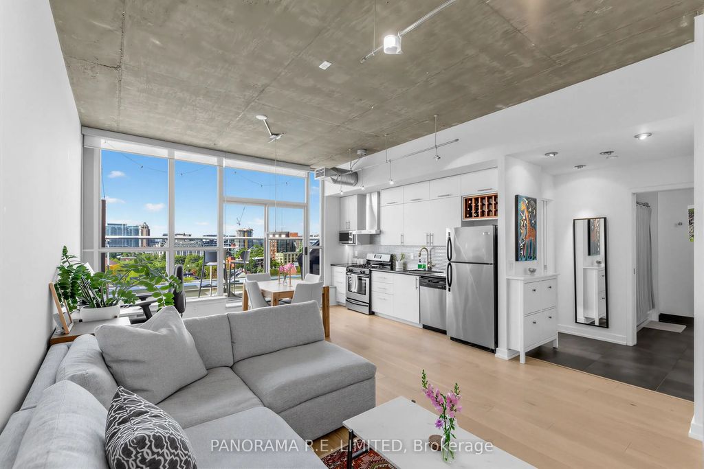 60 Bathurst Street 1013, Toronto C01