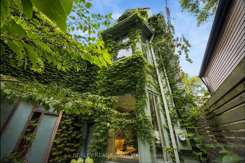 33a Henry Street, Toronto C01