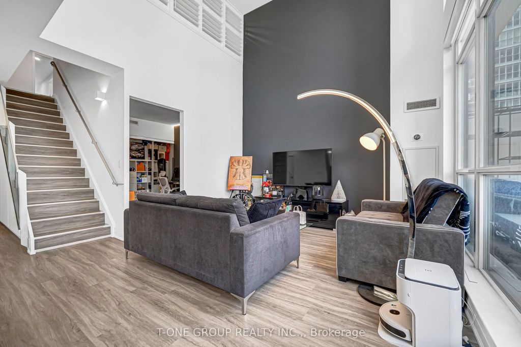 8 Telegram Mews 829, Toronto C01