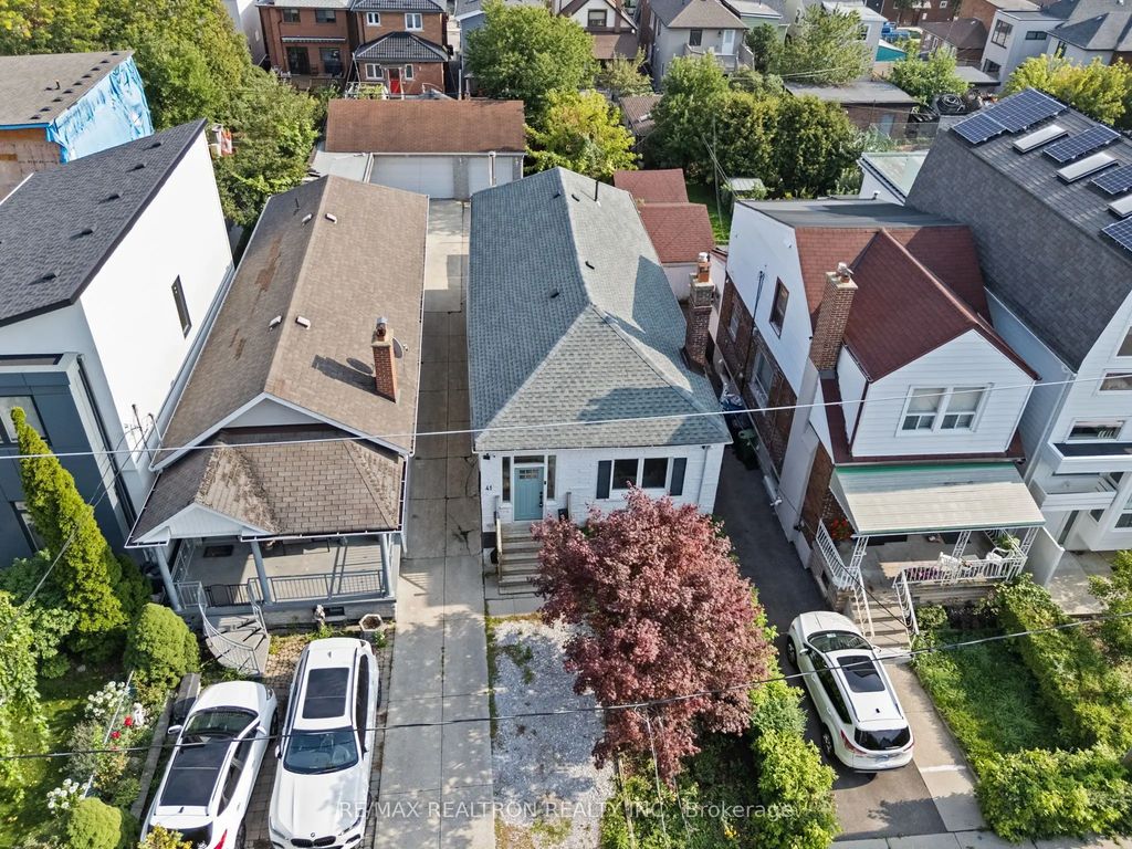 41 Ashbury Avenue, Toronto C03