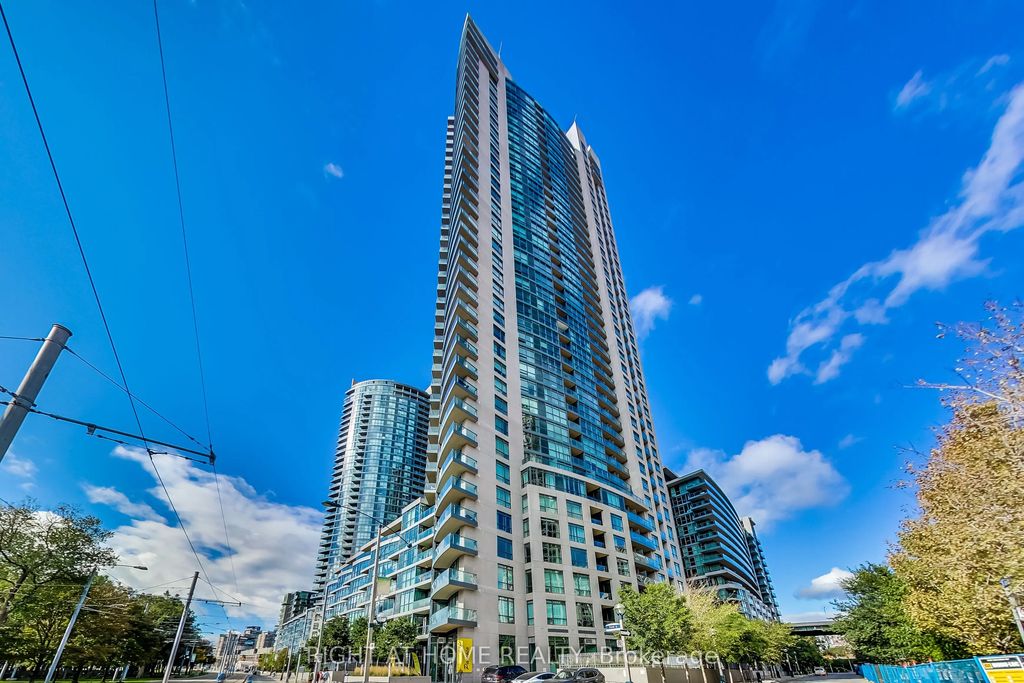 215 Fort York Boulevard 2006, Toronto C01
