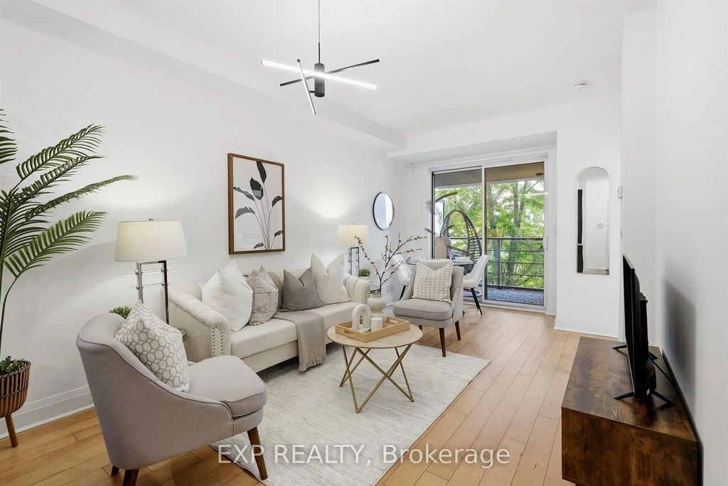 21 Clairtrell Road 213, Toronto C14