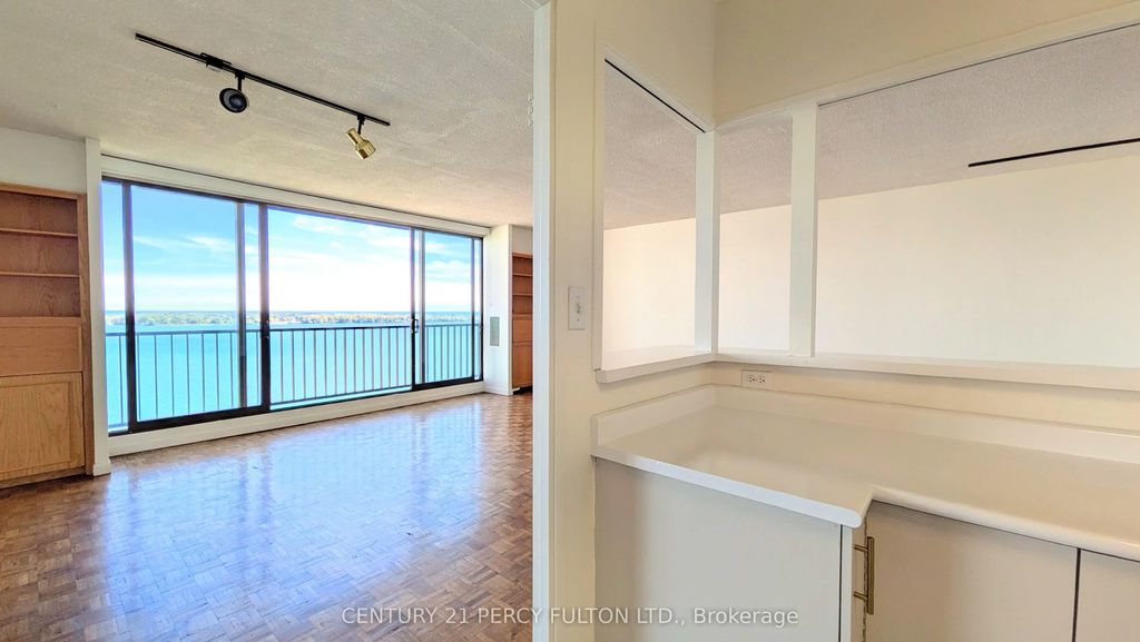 33 Harbour Square 1823, Toronto C01