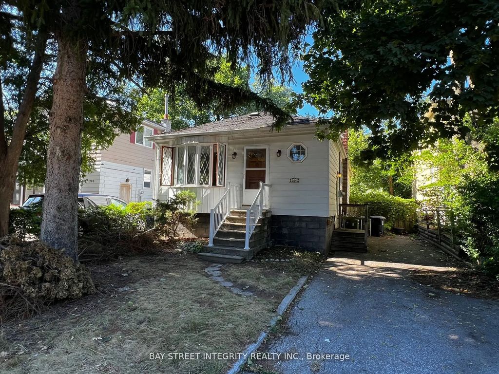 204 Greenfield Avenue, Toronto C14