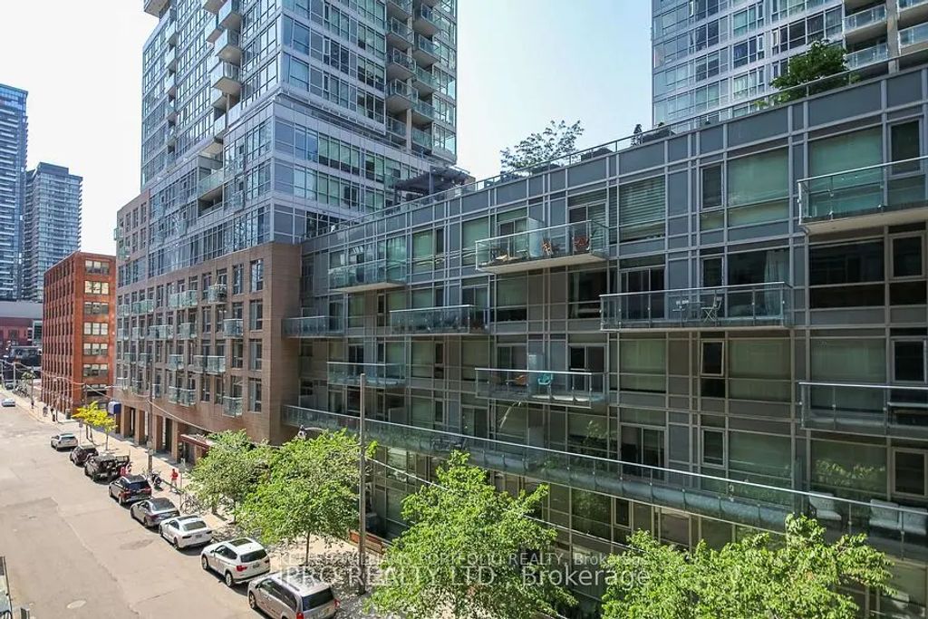 21 Nelson Street 420, Toronto C01