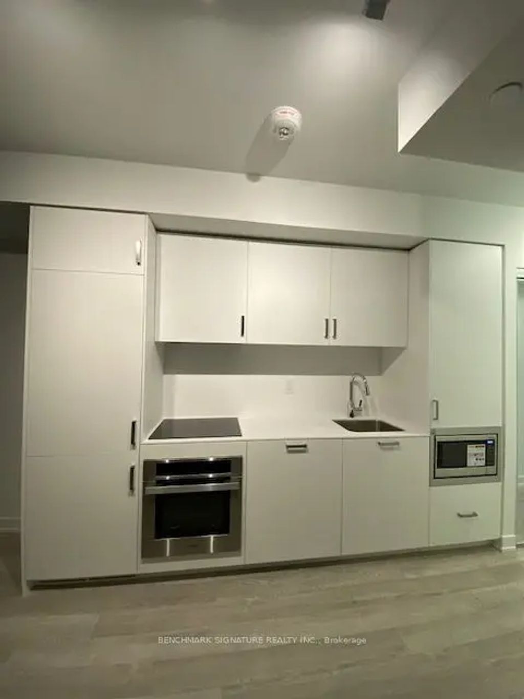 88 Queen Street E 2006, Toronto C08
