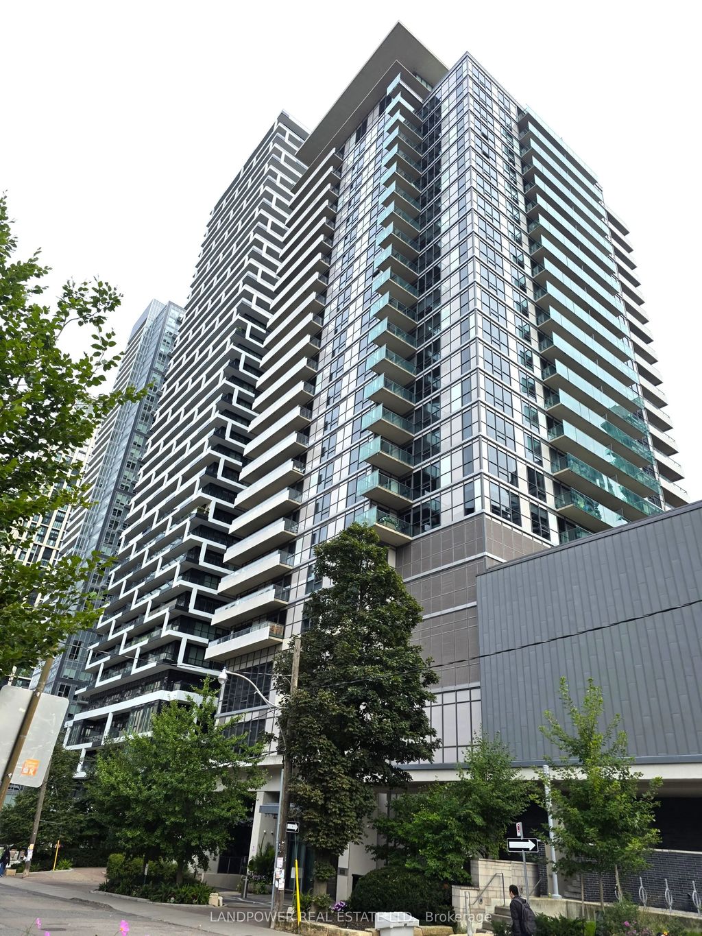 25 Broadway Avenue 906, Toronto C10