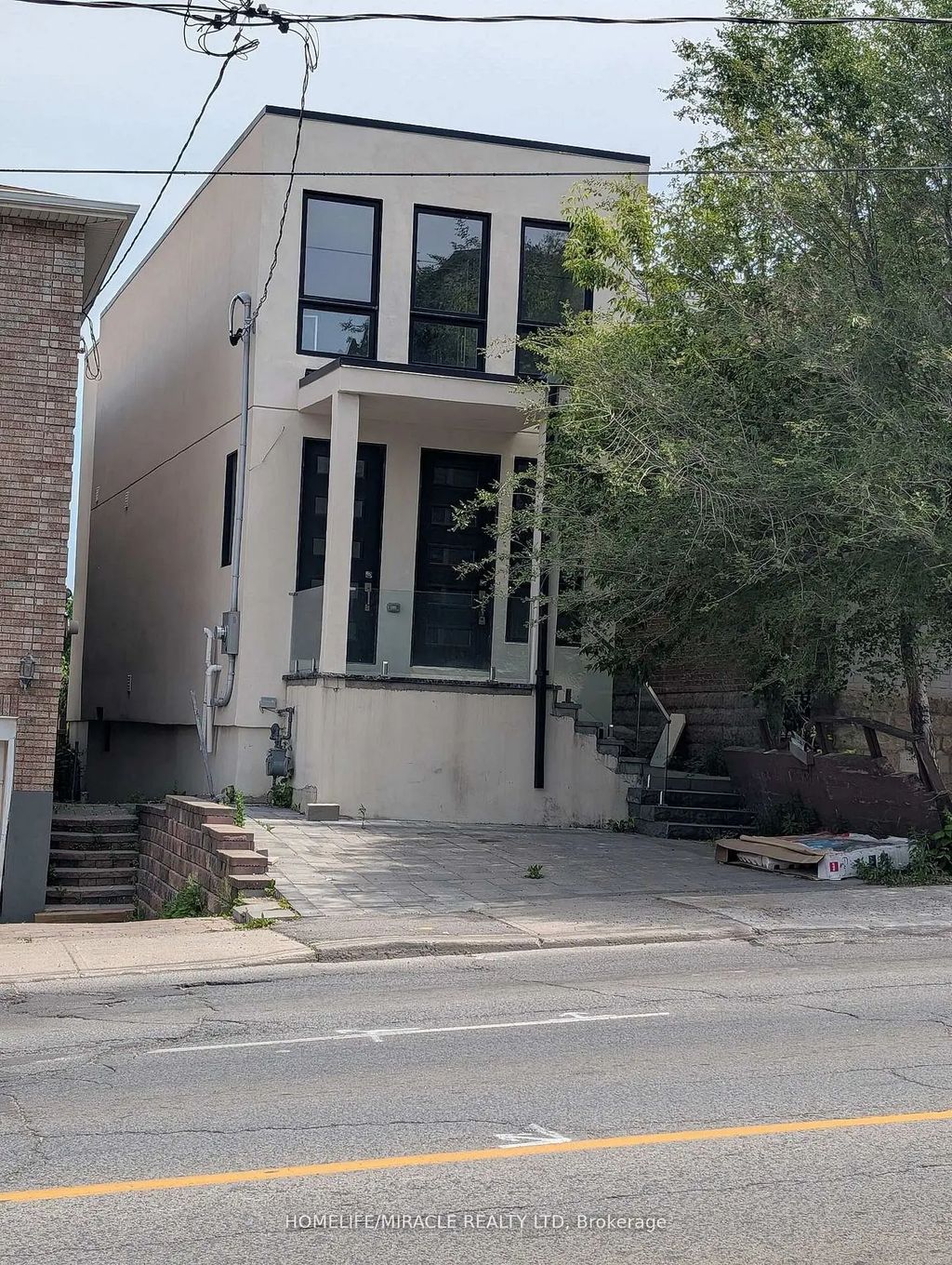 2099 Dufferin Street, Toronto C03