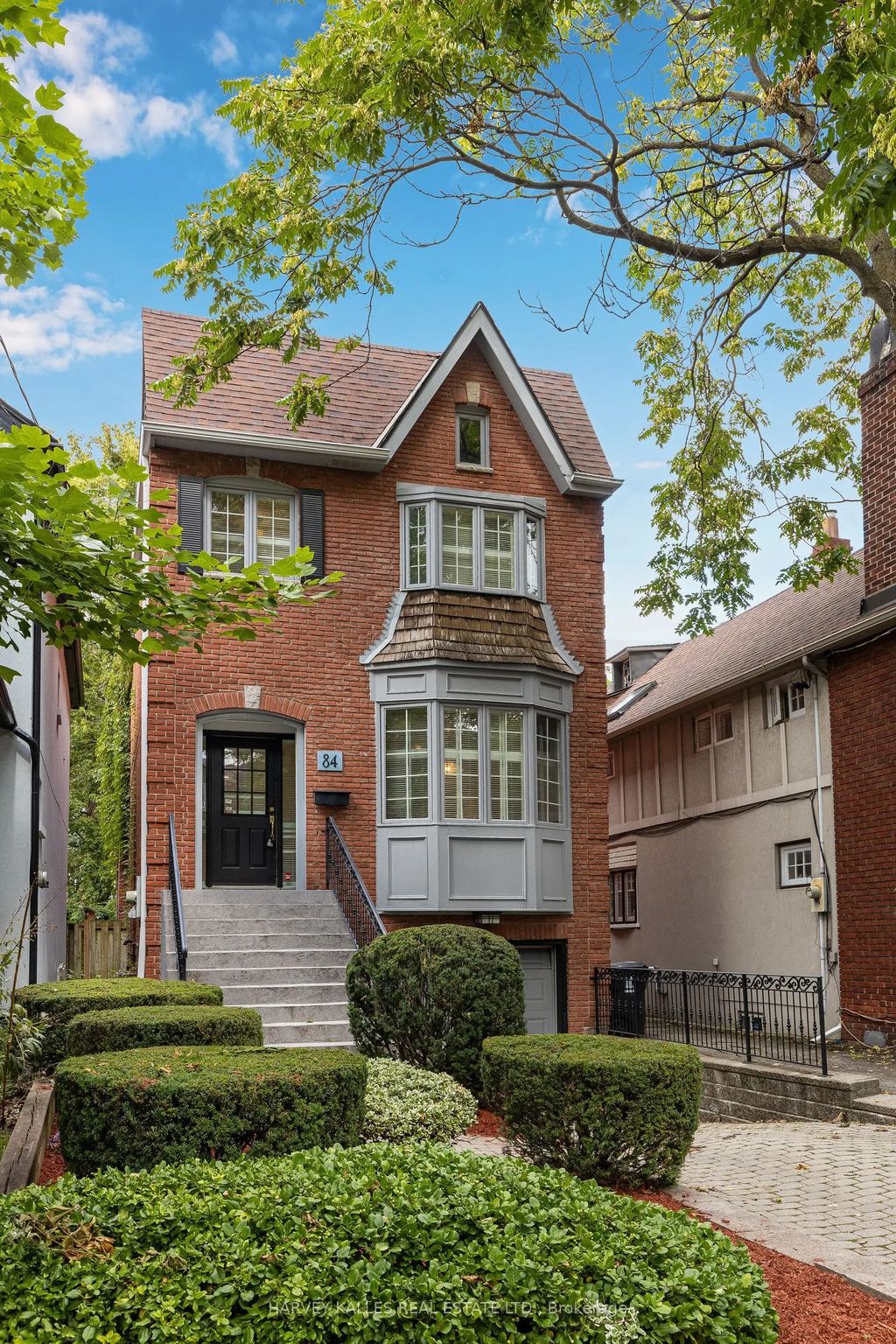 84 Walmsley Boulevard, Toronto C02