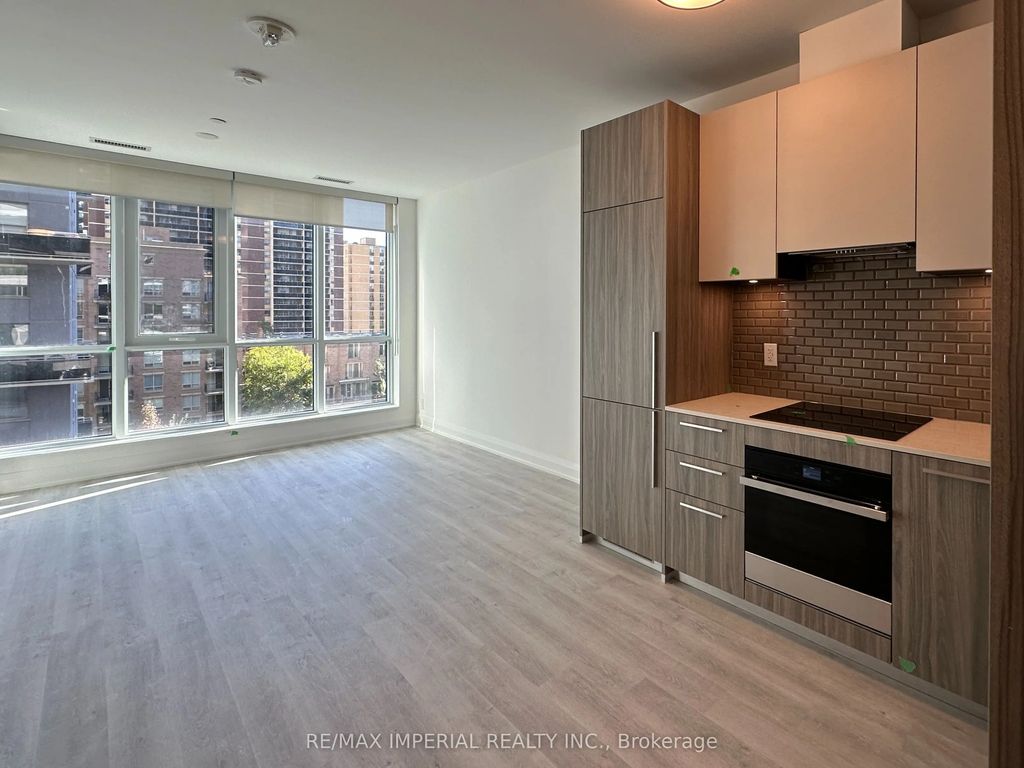 65 Broadway Avenue 406, Toronto C10