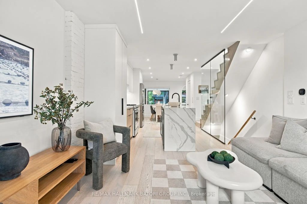 87 Winnett Avenue, Toronto C03