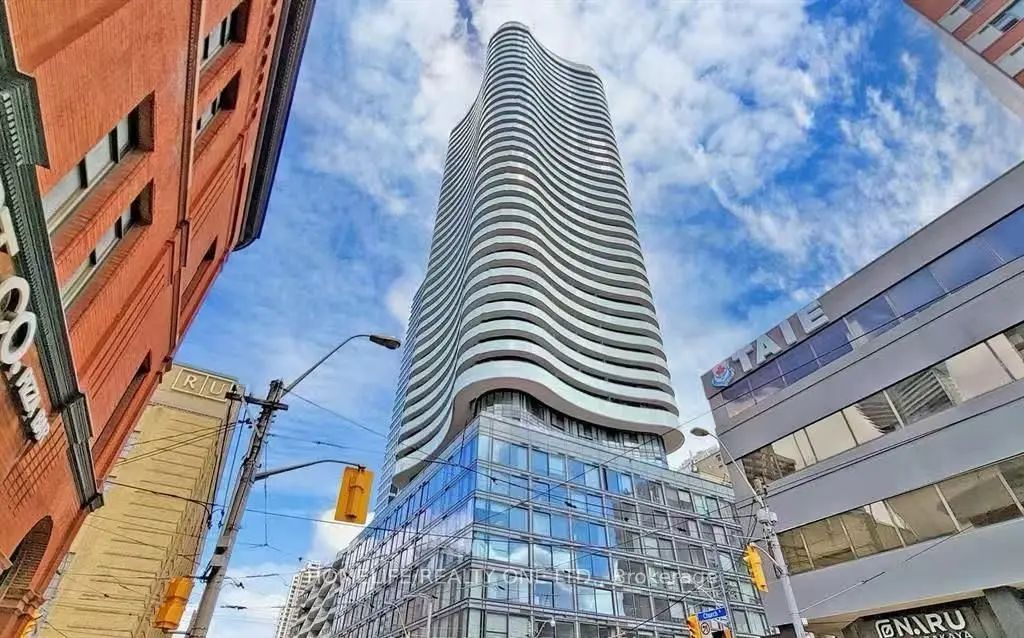 403 Church Street 2002, Toronto C08
