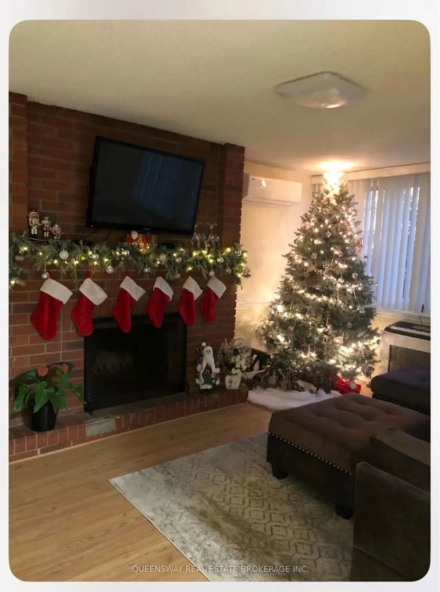 432 Gladstone Avenue 2nd Floor And Attic, Toronto C01