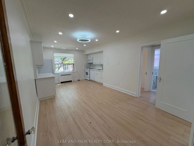 870 Millwood Road 48, Toronto C11