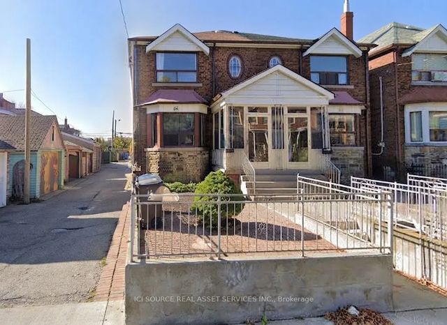 54 Markham Street 2, Toronto C01
