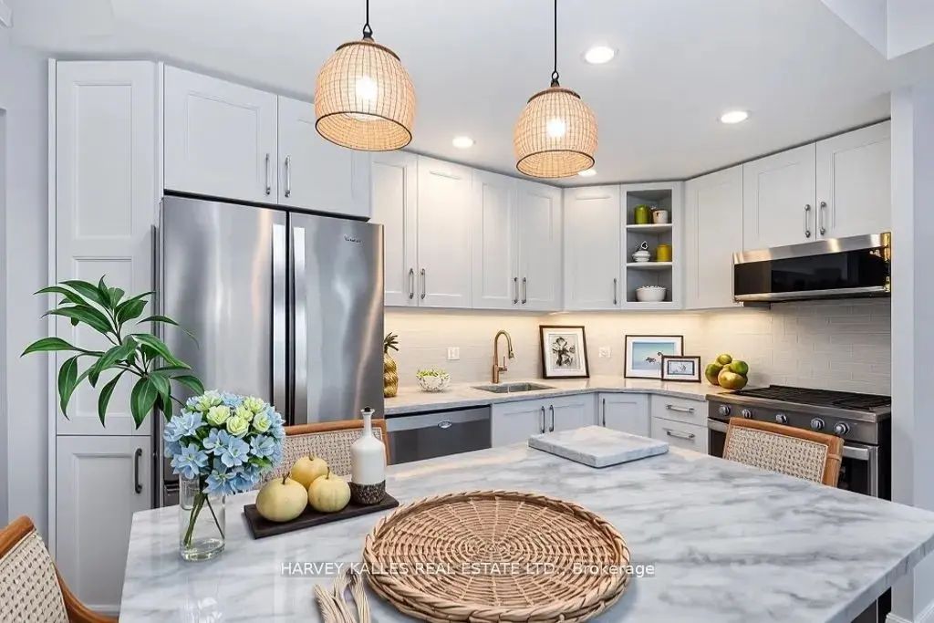 218 Queens Quay W 502, Toronto C01