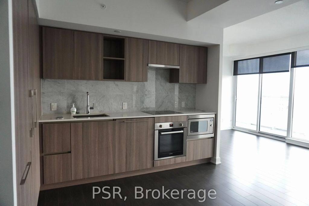 19 Bathurst Street 2911, Toronto C01