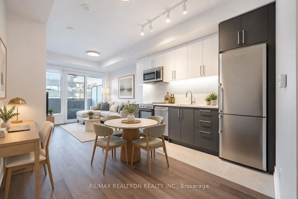 2525 Bathurst Street 905, Toronto C04
