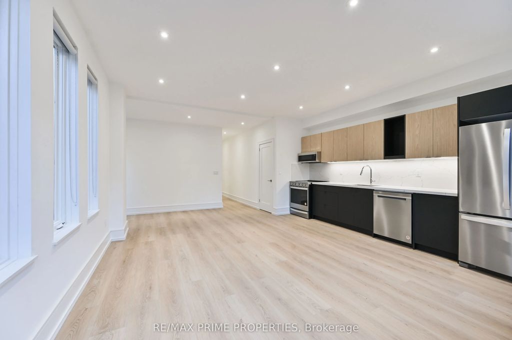 995 Dufferin Street Lower, Toronto C01