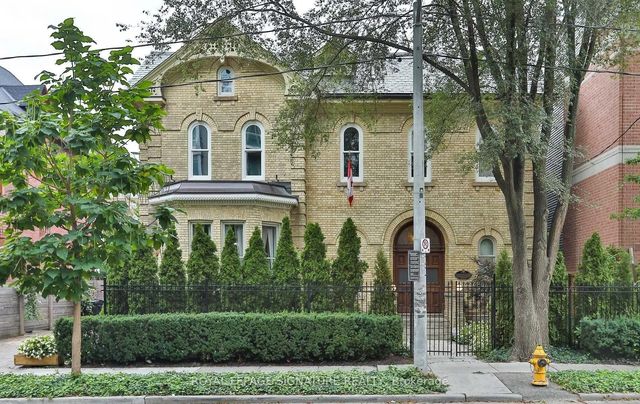 4 Wellesley Place, Toronto C08