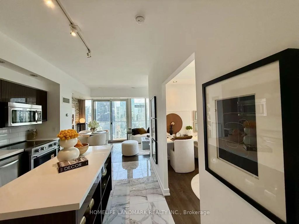 126 Simcoe Street 3303, Toronto C01