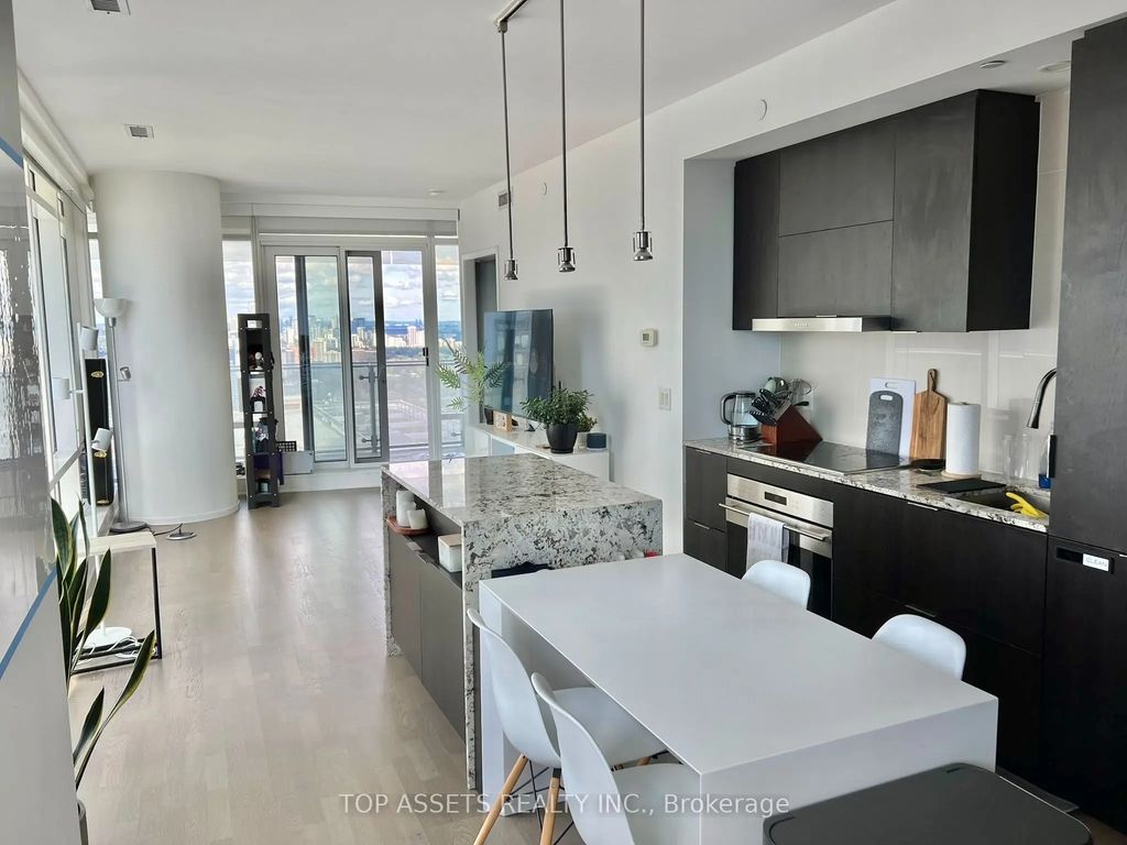 1 Bloor Street E 4409, Toronto C08