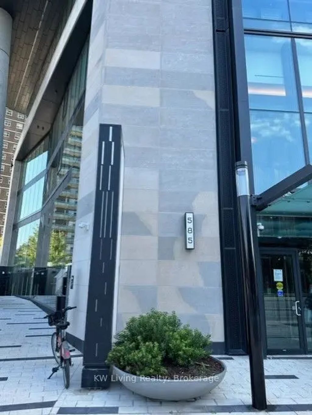 585 Bloor Street E 1124, Toronto C08