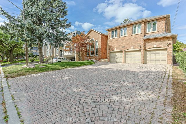 252 Dunview Avenue N, Toronto C14
