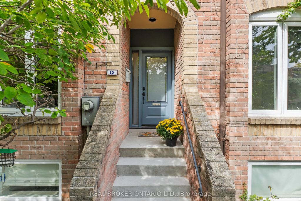 12 St. James Court, Toronto C08