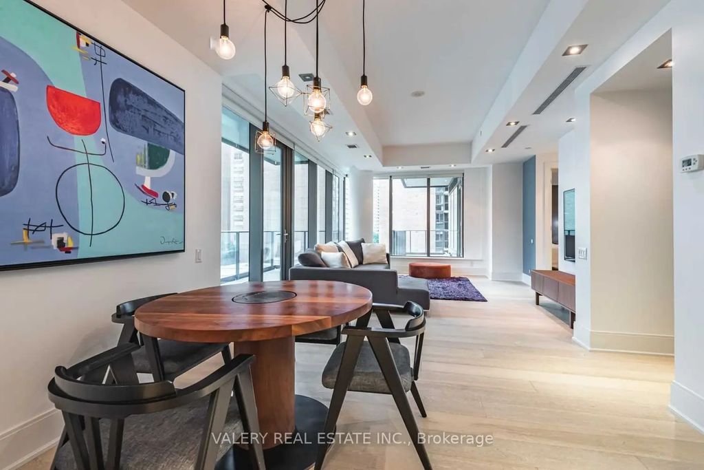 77 Charles Street W 602, Toronto C01