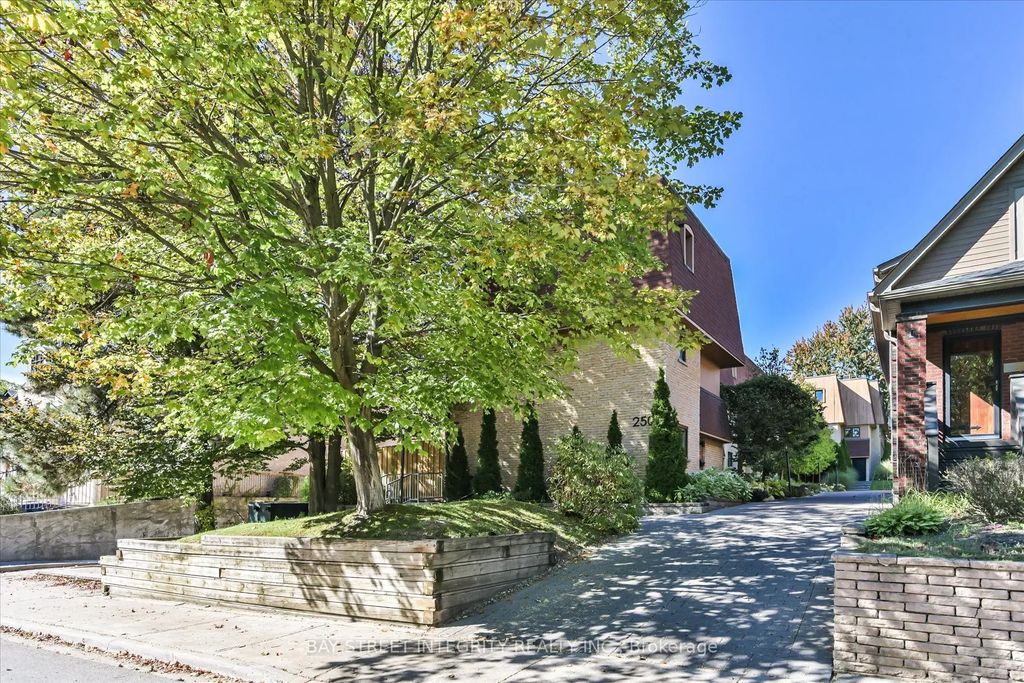 250 Erskine Avenue 7, Toronto C10