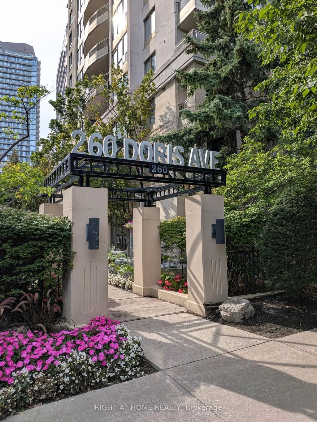 260 Doris Avenue 305, Toronto C14