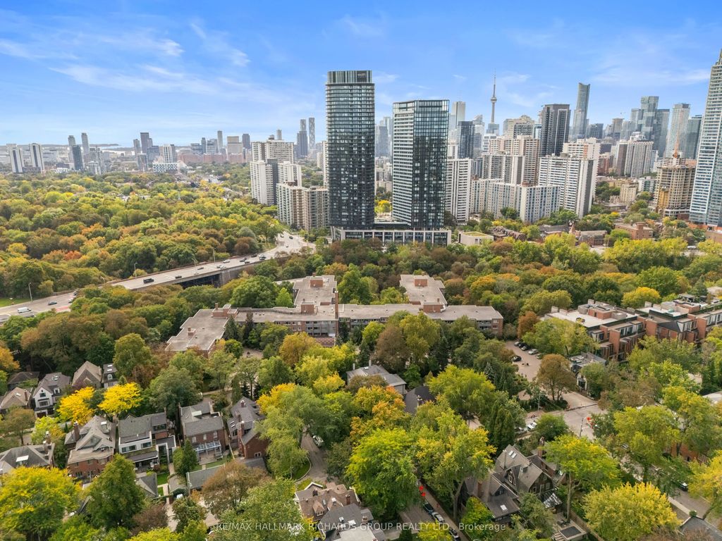 21 Dale Avenue 845, Toronto C09