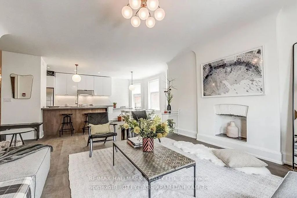 795 College Street 2b, Toronto C01