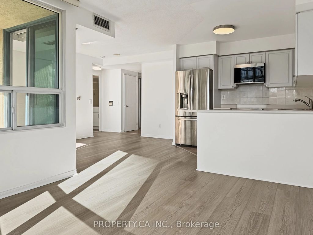 238 Doris Avenue 812, Toronto C14