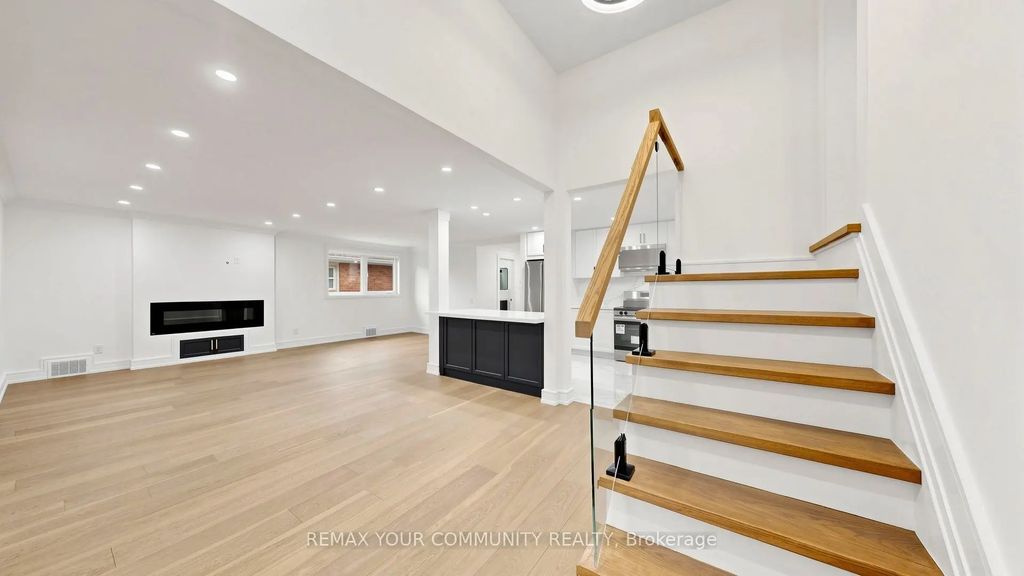 275 Betty Ann Drive Basement, Toronto C07