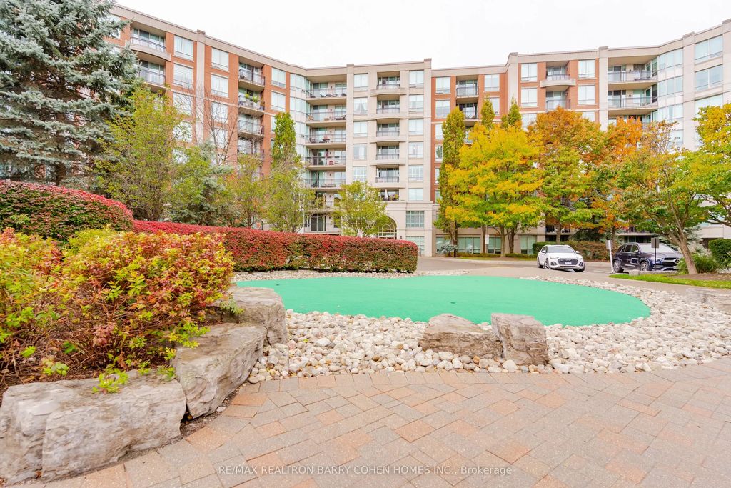 28 William Carson Crescent 815, Toronto C12