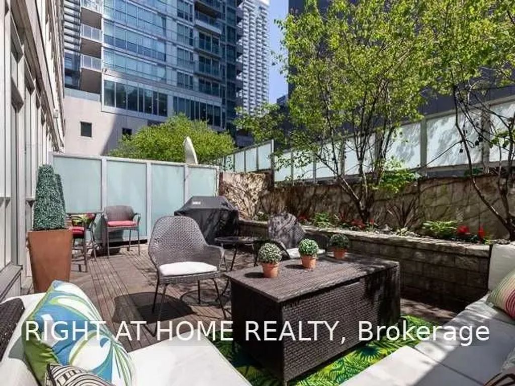 350 Wellington Street W G21, Toronto C01