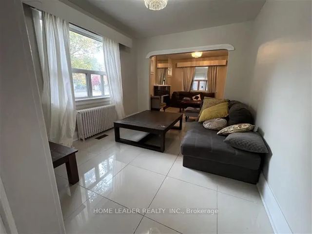23 Franklin Avenue, Toronto C07