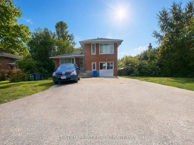 21 Revcoe Drive 2nd Floor Room, Toronto C14