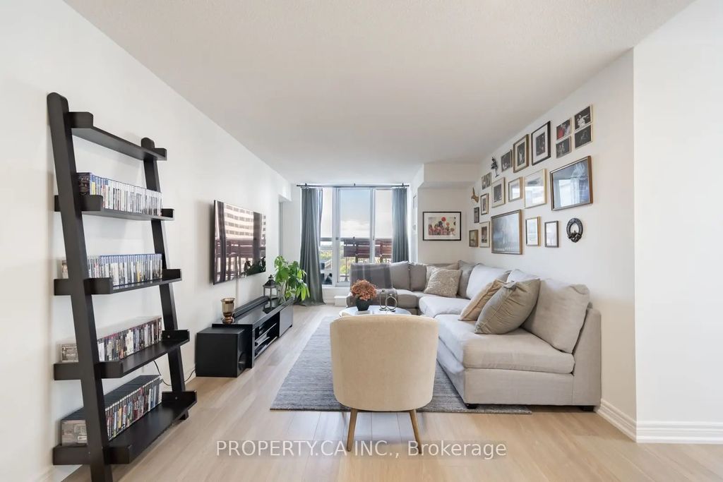 43 Eglinton Avenue E 1902, Toronto C10
