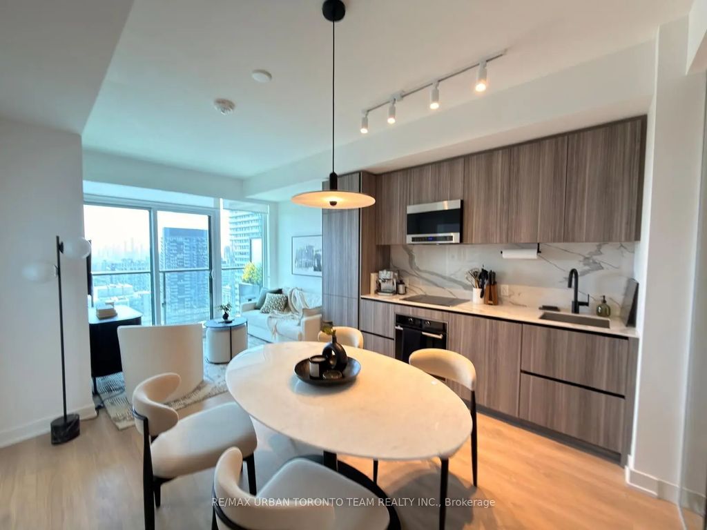 127 Broadway Avenue 3013, Toronto C10