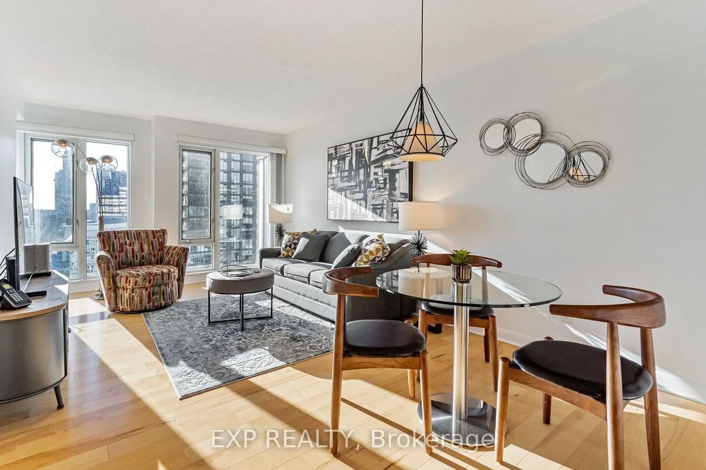 210 Victoria Street 3205, Toronto C08