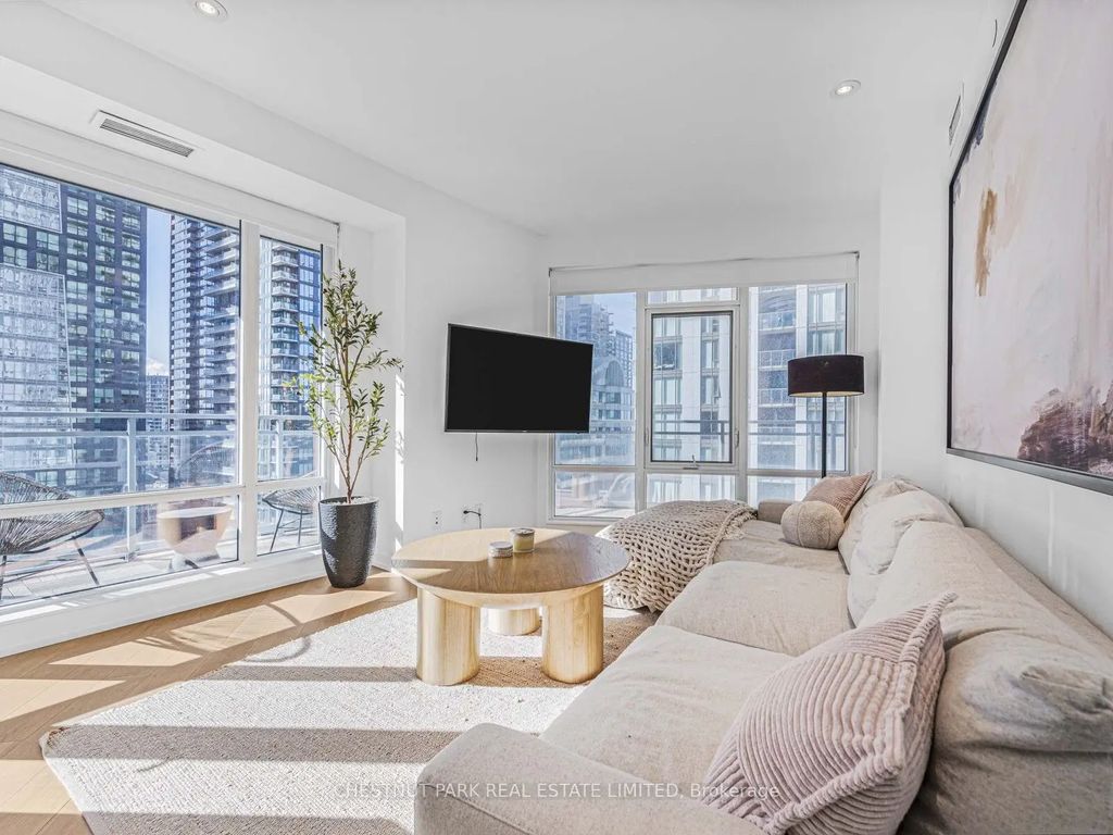21 Widmer Street 1811, Toronto C01