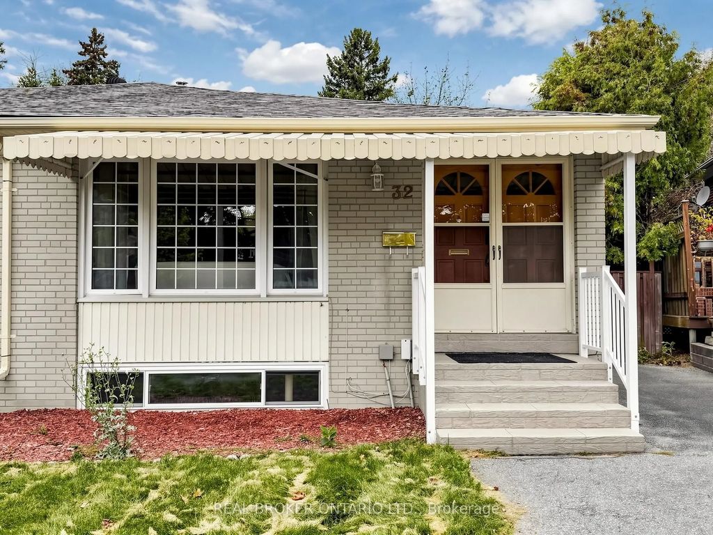 32 Cairnside Crescent, Toronto C15