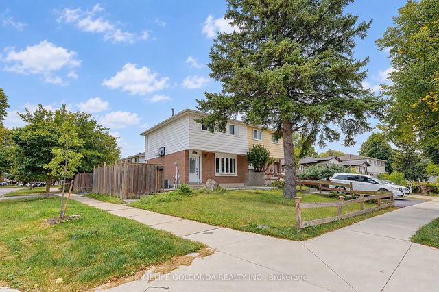 258 Hollyberry Trail, Toronto C15