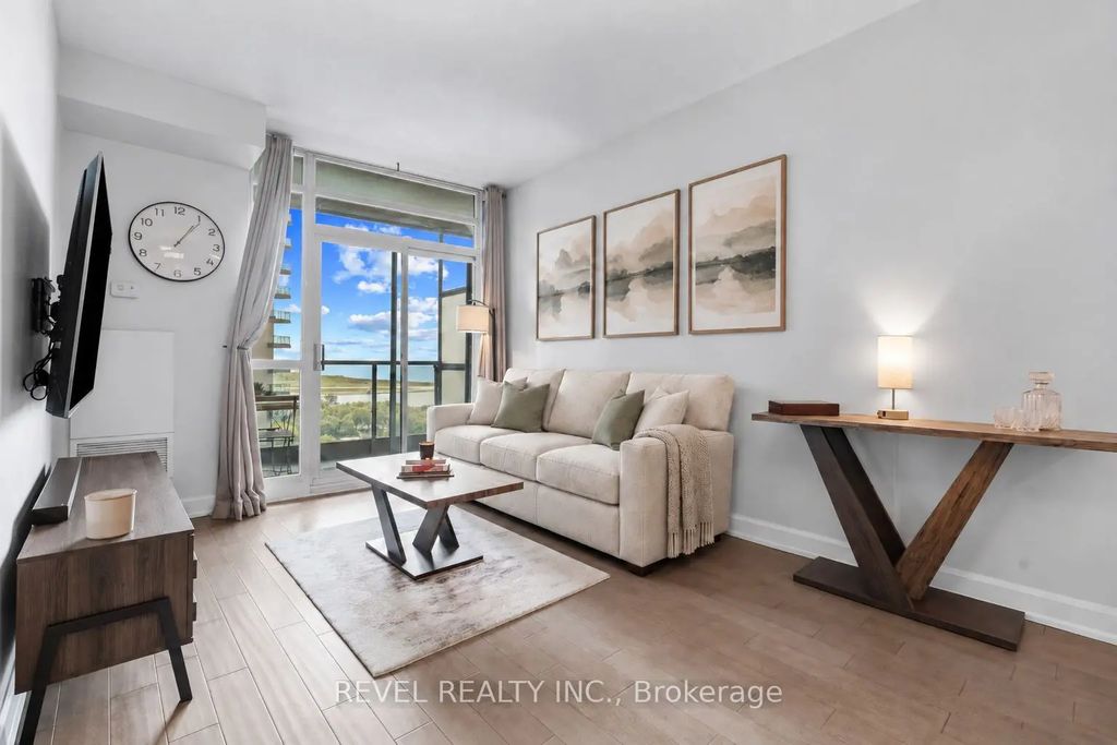 231 Fort York Boulevard 2001, Toronto C01