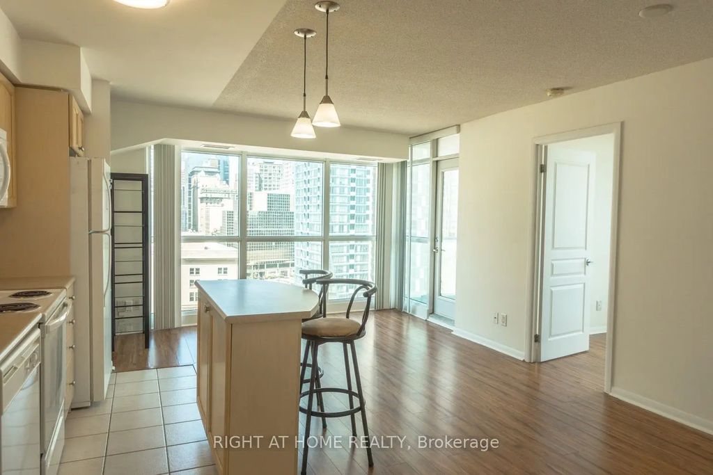 18 Yonge Street 1405, Toronto C01