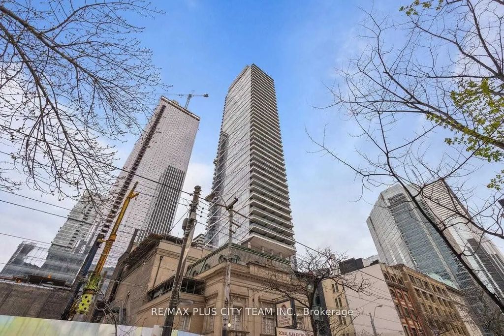 224 King Street W 2701, Toronto C01