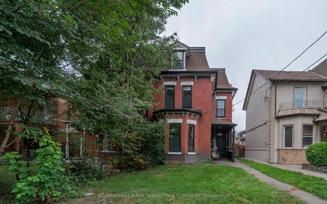 208 Dovercourt Road Studio, Toronto C01